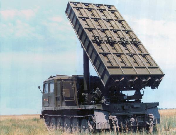 覆盖苏军坦克进攻队形方面苏联bm-30火箭炮当时在射程方面独步天下而