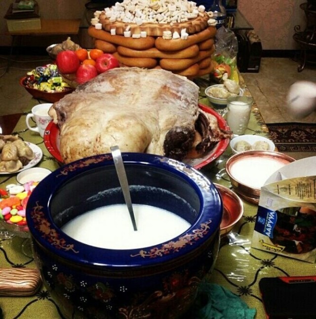 蒙古人过年的时候餐桌是这样忍不住流口水