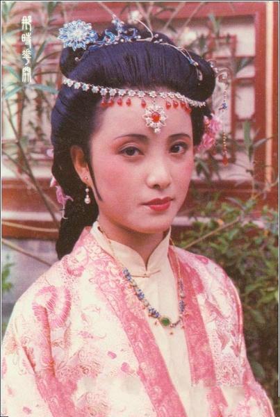 秦可卿与贾蓉十分恩爱，深受婆婆尤氏喜爱，为什么会被贾珍玷污？