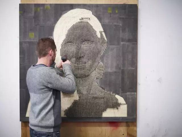 alex|“万物皆可作画”，纽扣、钉子、电话簿……这些艺术家，真会玩儿！