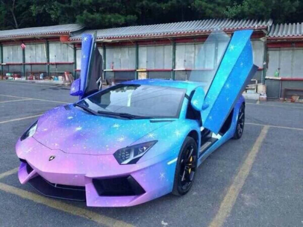 《变形记》最有钱富二代,最爱座驾保时捷,身旁的女仆亮了