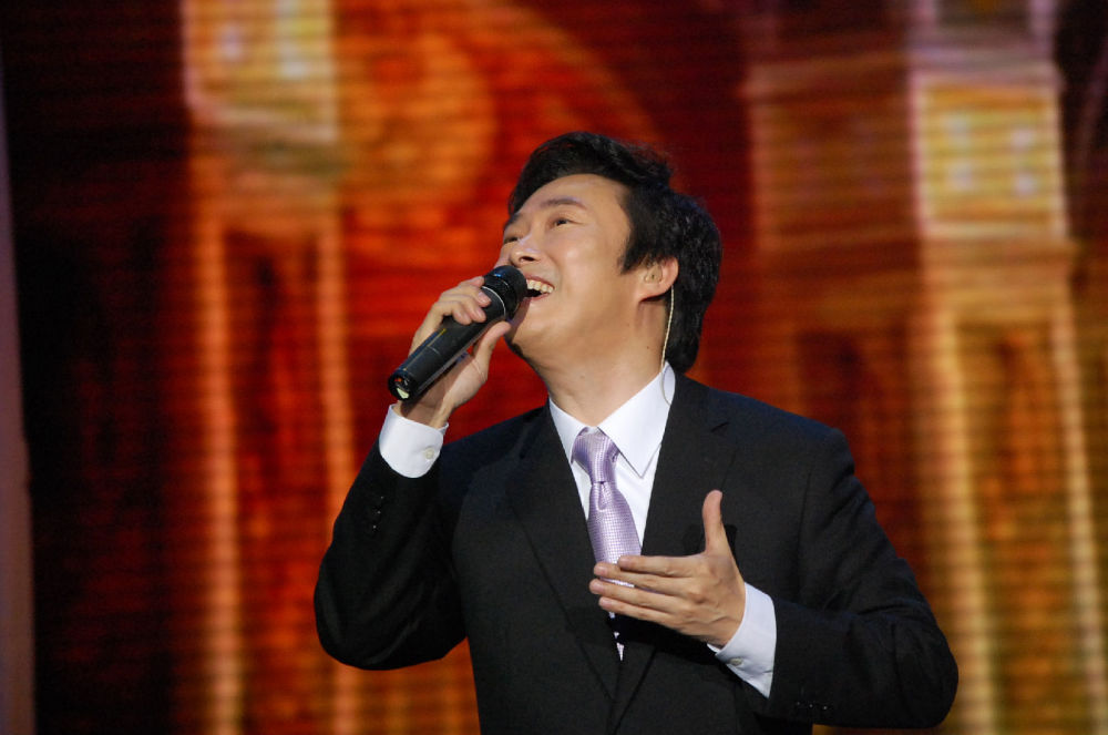 费玉清宣布明年退出演艺圈 手写长信告别46年演艺生涯