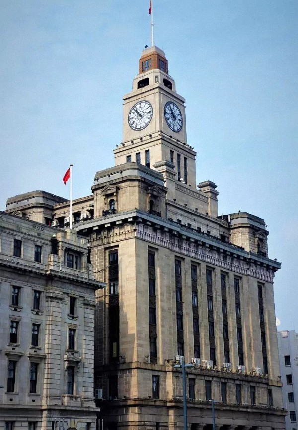 1949年升起黄浦江畔第一面红旗海关大楼里有党的武装