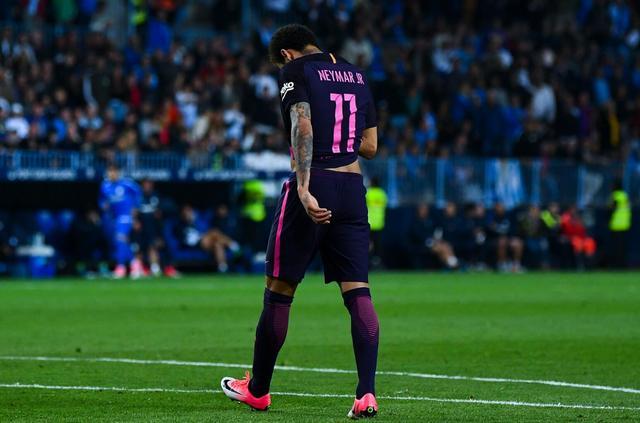 内马尔,留给巴萨一个落寞的背影2016-17赛季,内马尔为球队贡献了比