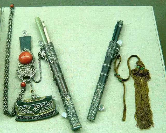 龙泉宝剑射雕英雄传中郭靖的金刀到底是什么刀