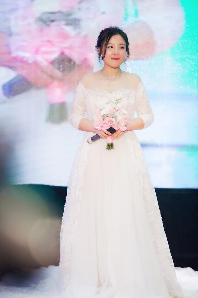 《胖女不愁嫁》首映礼 张莉莎遭众前男友抢亲