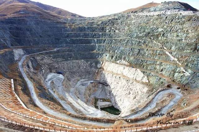 三号矿坑的锂和钹产品参与了中国第一枚氢弹的研制,"东方红一号"卫星