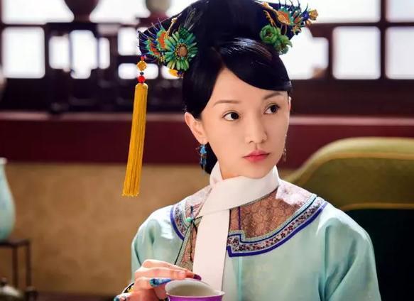 李沁晒《如懿传》剧组聚餐合照,周迅素颜出镜微醺似喝醉