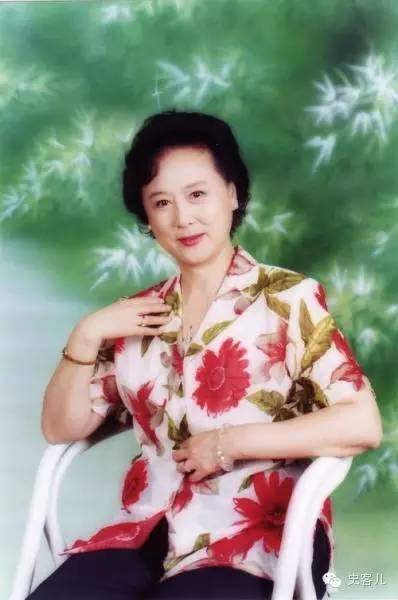 曾随筱翠花(于连泉),华慧麟,雪艳琴,赵桐珊,等名家学艺,1958年拜师荀