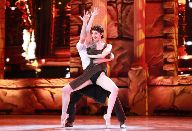 女舞者服装露内裤遭金星怒斥