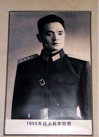以后转战大江南北,参加著名的围攻泰州城,奇袭靖江城等打击日伪军清乡