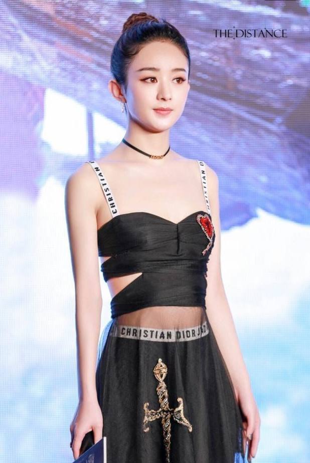 赵丽颖撞衫景甜,你们觉得赵丽颖,景甜谁穿这件裙子最好看呢?