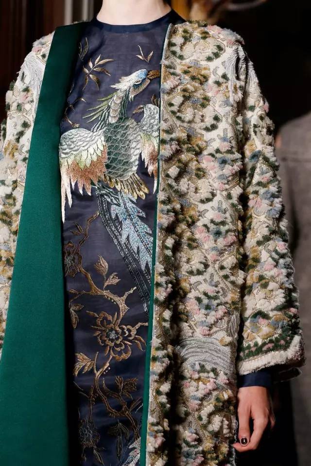 刺绣服饰独特的韵味