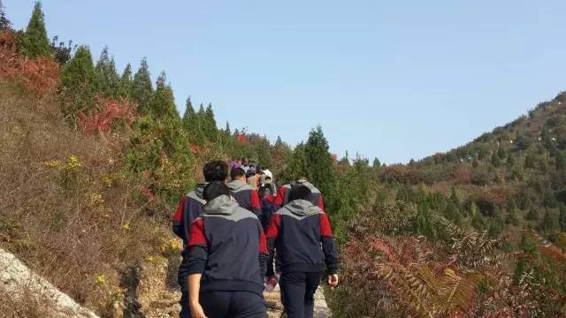 山里辛庄村|秋日到北京顺义登浅山步道，欣赏不一样的多彩美景