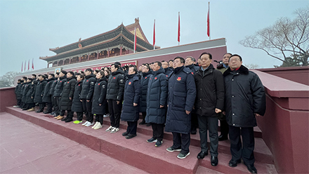 中国冬奥健儿在天安门广场宣誓出征