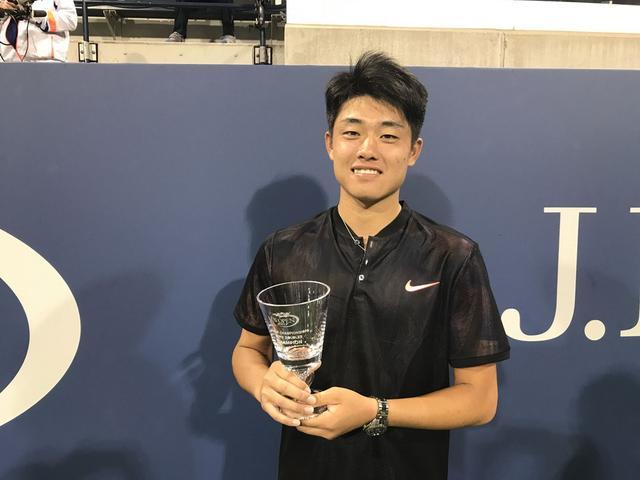 吴易昺:双打冠军来之不易 单打决赛盼不留遗憾