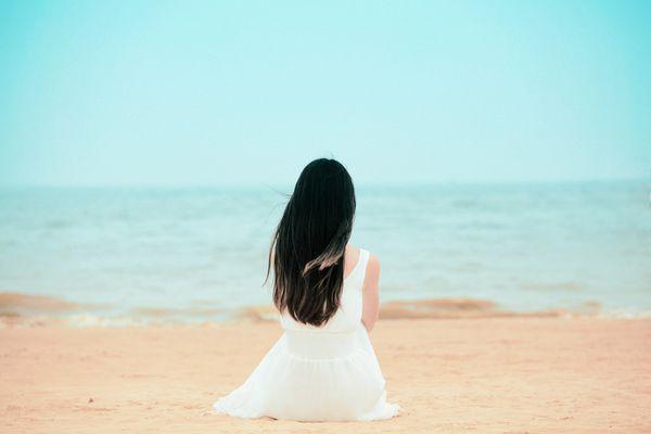 世间的情,冷与暖总会有;人生的路,难与易都得走