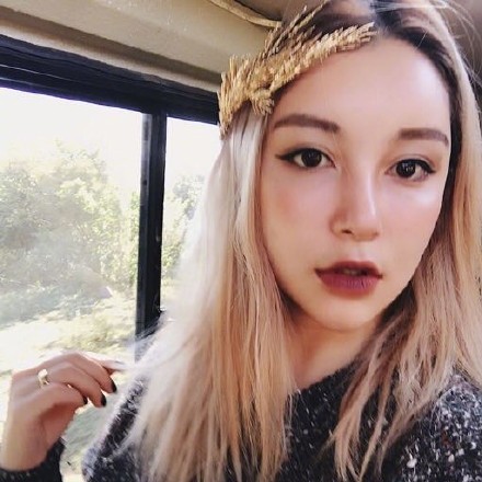 薛之谦前女友李雨桐宣布当妈 晒一家三口大手握小手甜照