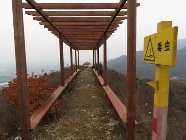 山里辛庄村|秋日到北京顺义登浅山步道，欣赏不一样的多彩美景