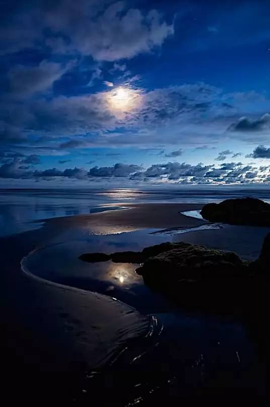 正月十五世界最美的月亮送给朋友们