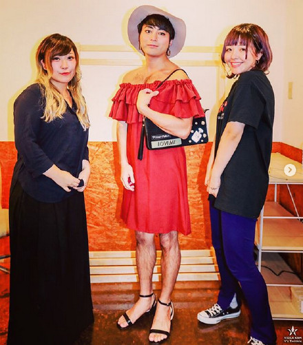 腿毛瞩目 山田孝之又穿女装啦