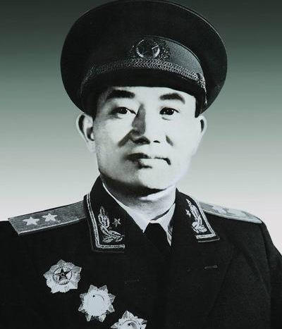 劫日本人法场重生的开国中将是谁