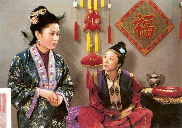 红楼梦|《红楼梦》里，芳官还是个小孩子，为何敢蔑视主子贾环？