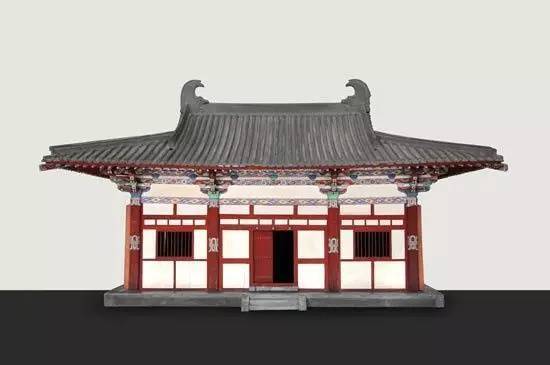 上圖是五台山南禅寺大殿的彩绘复原:门柱额袱枋椽大体刷朱,柱头柱腰束