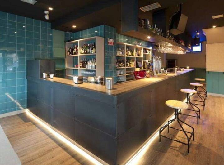 1,大户型的拐角吧台霸气侧漏. 1,拐角橱柜:橱柜的转角处采用