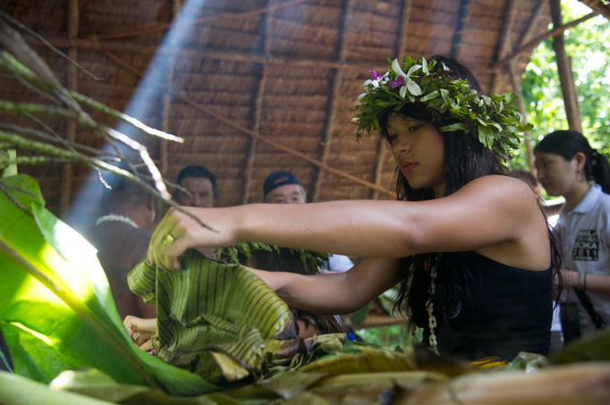 实拍关岛这个国家土著们传统的生活方式