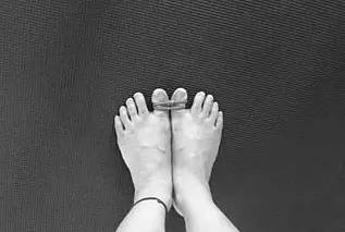 为什么瑜伽过程中总是强调张开脚趾?_腾讯新闻