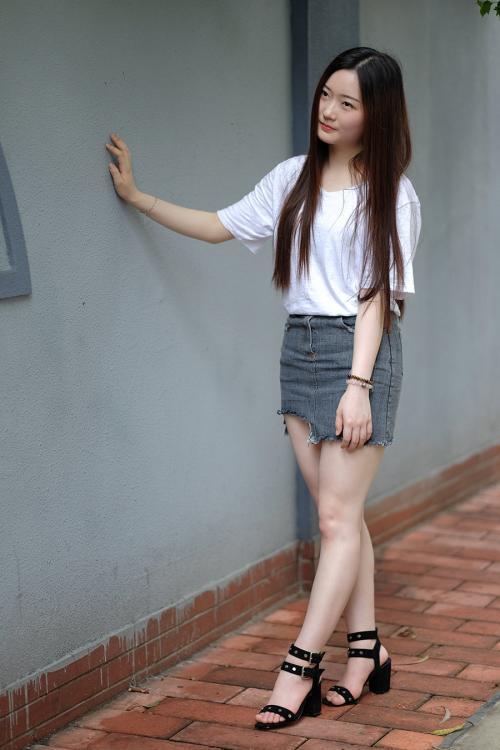 在拍摄包括人物全身的肖像以及环境肖像时,我们无法明确地对准人眼