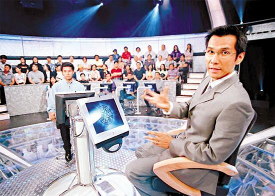 前亚视一哥做金牌司仪致富酬劳高达七位数曾与香港首富儿子同校