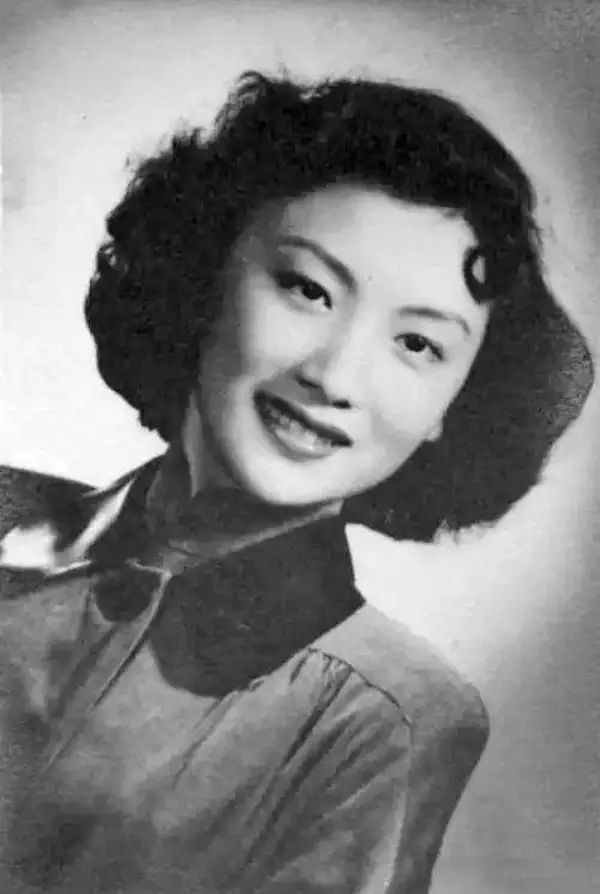 民国女子游颐和园,穿旗袍的她们,像是沾染了仙气