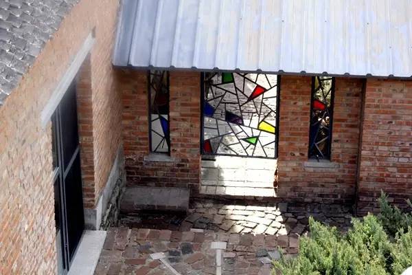 萨洋|老外辞职500强，10年爆改中国山沟30栋老宅，造福一整个村庄！