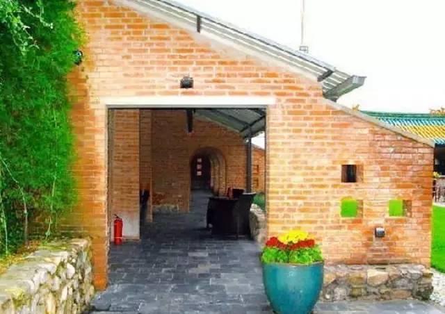 萨洋|老外辞职500强，10年爆改中国山沟30栋老宅，造福一整个村庄！