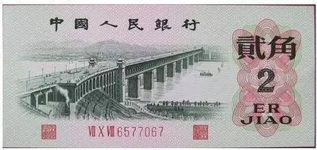 二冠即为两位冠字,以此类推可以分为二冠,三冠等根据前面的冠字位数