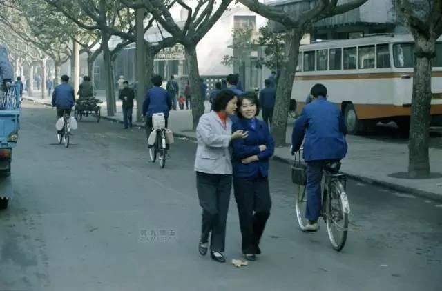 张中国|40年前这对美国夫妇，随手拍了1600张中国旅行照，看着看着泪目了
