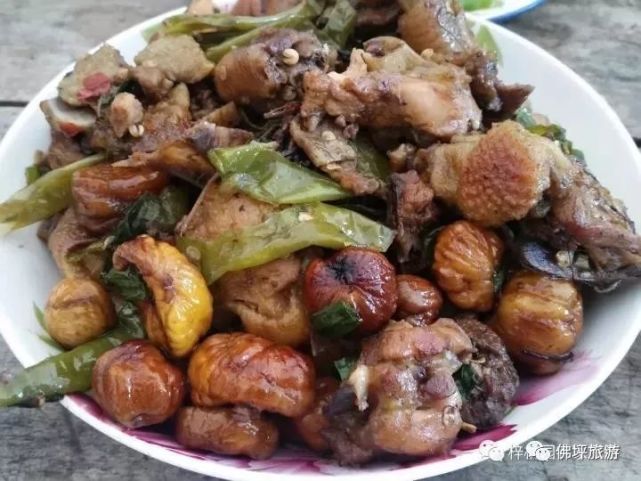 佛坪美食线辣椒焖鸡肉