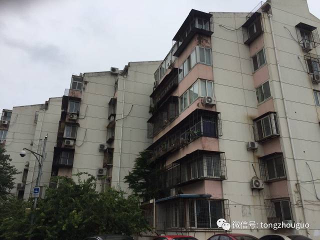 "记者近期来到通州区天桥湾社区,眼前这座建于1995年的老小区,变了