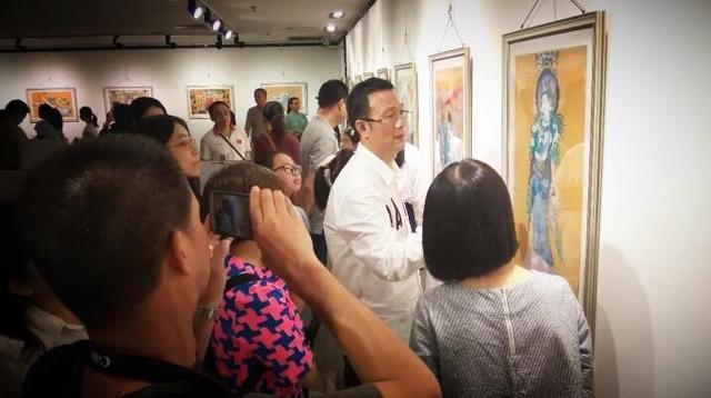 广东青年美术家协会主席何俊华点评参展作品