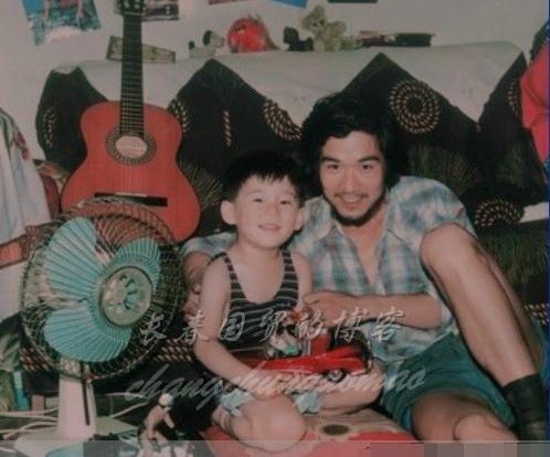 张默童年照曝光神似彭于晏