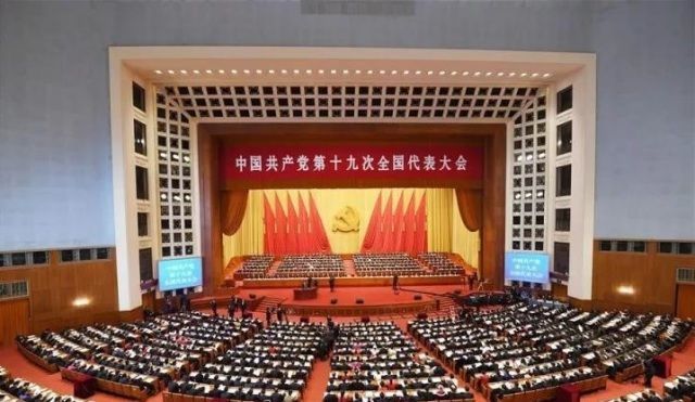 情包雕塑 网友:个个经典!】5月28日,广州美术学