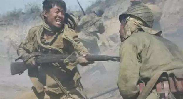 二战期间日军拼刺刀,为什么要退出枪中所有子弹?原来没那么高尚