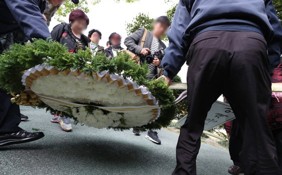 朴槿惠父亲追悼会 不欢迎 文在寅 所送花圈被撤走 朴槿惠 文在寅 韩国