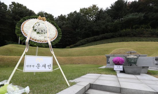 朴槿惠父亲追悼会 不欢迎 文在寅 所送花圈被撤走 朴槿惠 文在寅 韩国