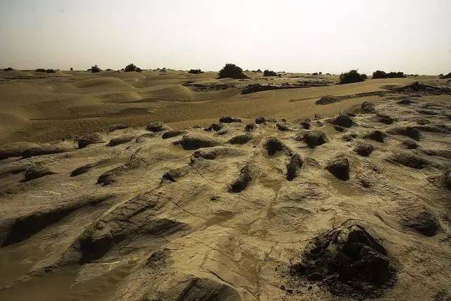 新疆这两个恐怖的地方被称为旅游禁地误入这里会有无法预知危险