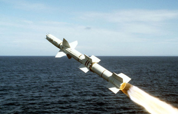 海上鹰击:中国海军舰空导弹打击水面目标超越标准6