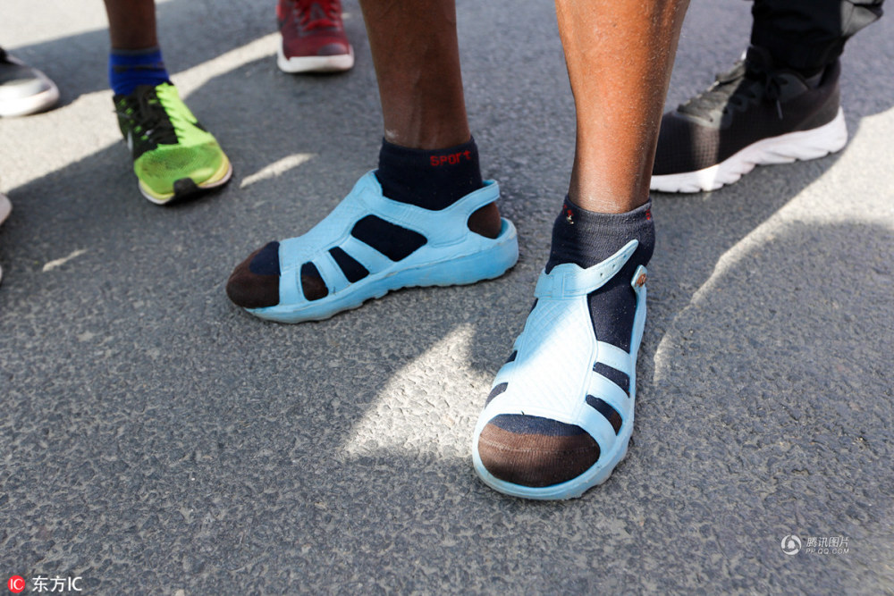 埃塞俄比亚男子穿凉鞋拉松 还拿了第一【图】