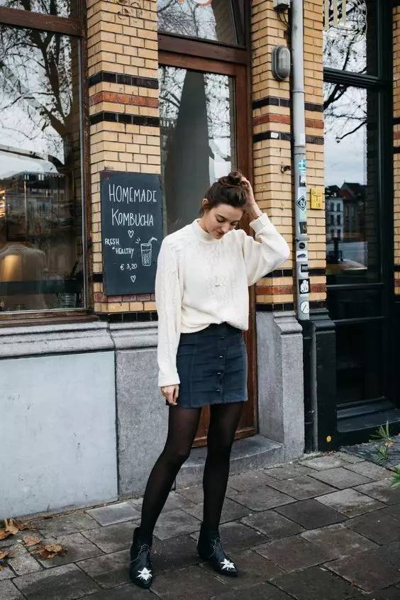 半身短裙最为活泼,和牛仔搭配在冬季最为活跃.
